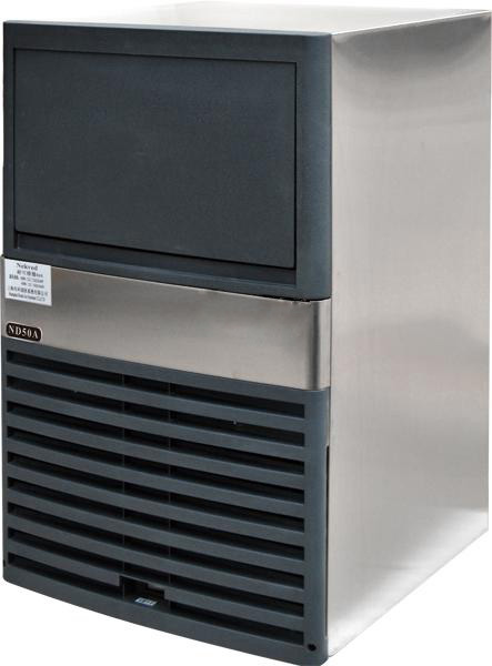 Cube ice maker with air cooler  